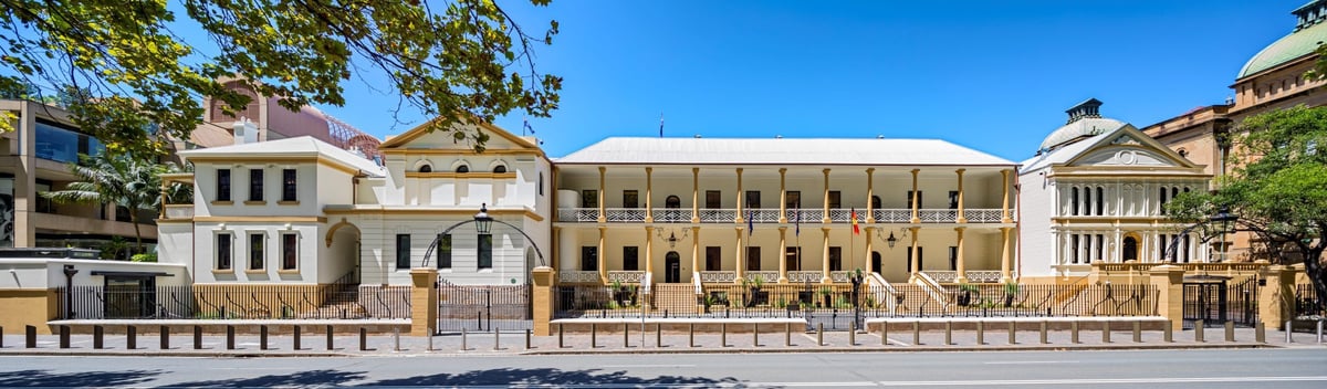 Parliament-House-Facade-panorama-taken-from-Macquarie-Street-1-scaled